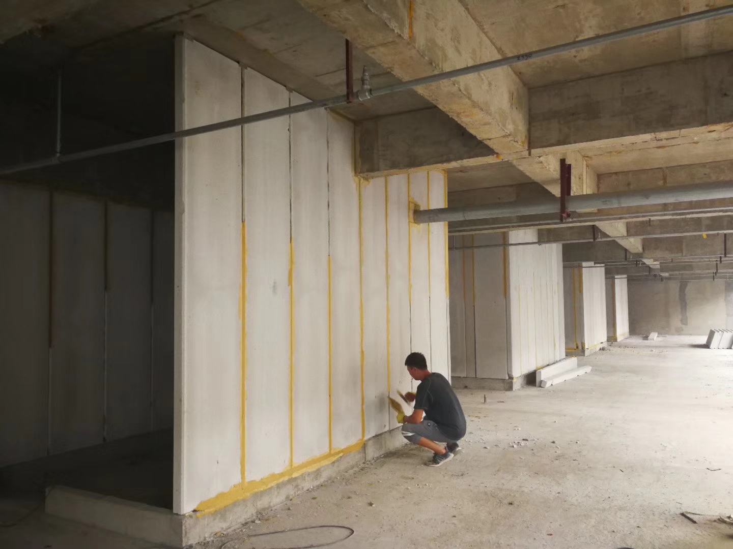 大竹无机发泡轻骨料混凝土隔墙板施工技术性能研究